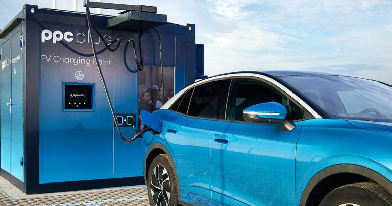 Încărcare mașină electrică la stația PPC blue